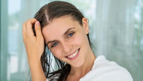 Risciacquo acido ai capelli, un alleato per la salute e la bellezza della chioma