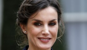 Letizia di Spagna, il falso abito leopardato è un successo. Ed è pure in saldo
