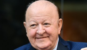 Massimo Boldi innamorato di Anita Szacon: “Si ritrae, ha un carattere impossibile”