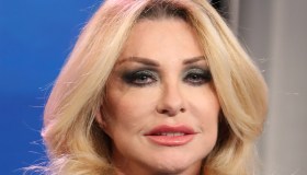 Euro 2020, Paola Ferrari come Sharon Stone: lei ironizza. I look che non passano inosservati