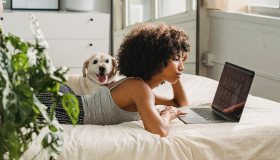 Supporto per pc portatile: la svolta per il tuo benessere in smartworking