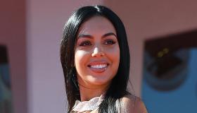 Georgina Rodriguez, fisico scultoreo: al mare proprio come una sirena