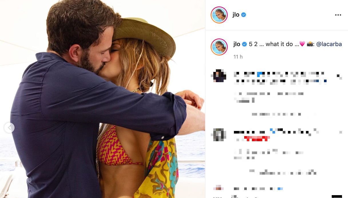 Jennifer Lopez, il bacio social con Ben Affleck