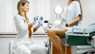 Masturbarsi insieme: perché fa bene alla coppia e come vincere la timidezza