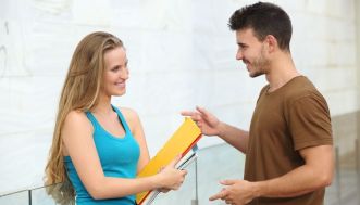 Masturbarsi insieme: perché fa bene alla coppia e come vincere la timidezza