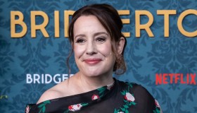 Bridgerton, lutto per la scrittrice Julia Quinn: ha perso papà e sorella