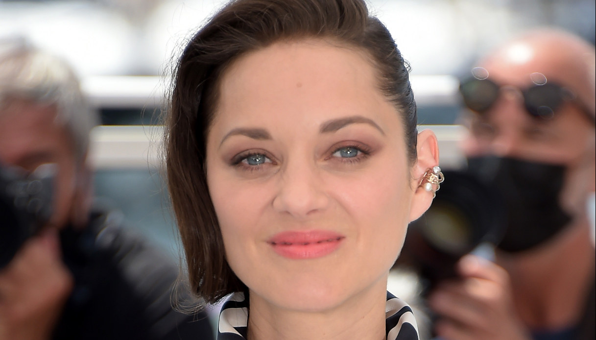 Cannes 2021, Marion Cotillard defies the rules and enchants the carpet without heels