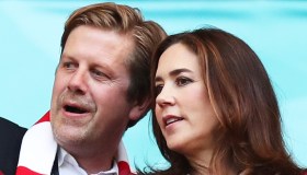 Kate Middleton dà forfait: Mary di Danimarca prende il suo posto con lo stesso look