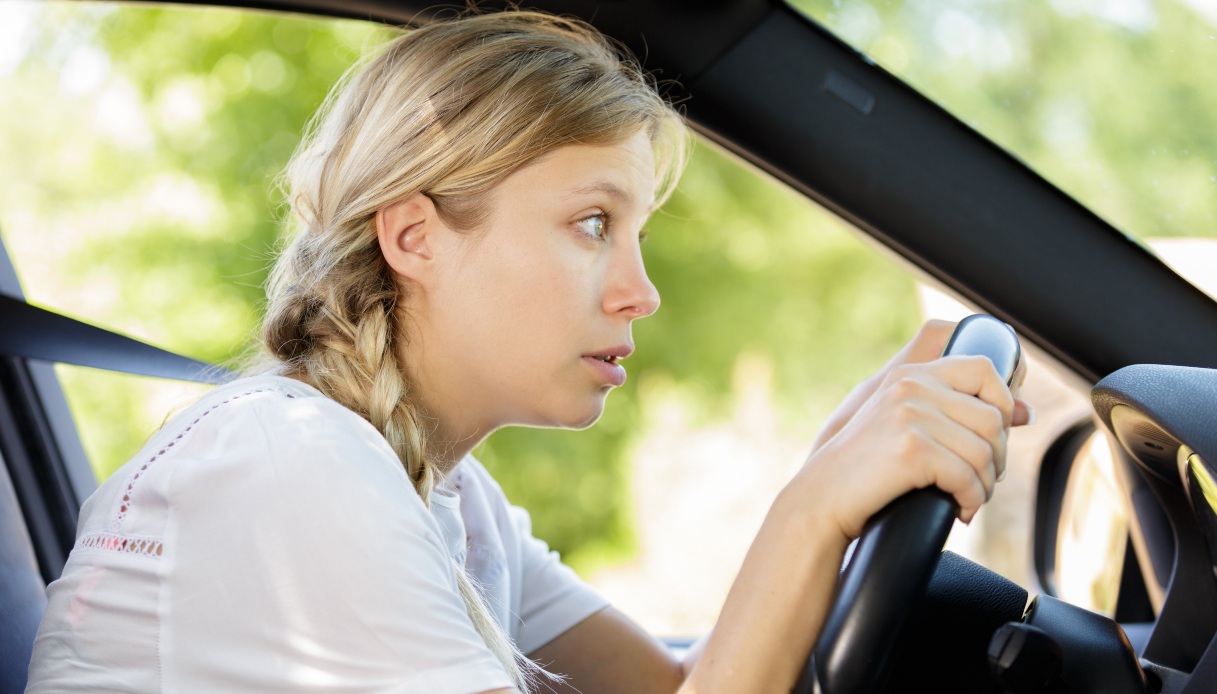 Corretta postura alla guida: consigli ed esercizi