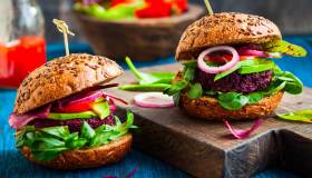 Dieta vegana in gravidanza: gli alimenti che non devono mancare