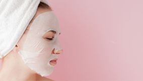 Dopo la maschera viso in tessuto si mette la crema? Guida all’uso Copertina