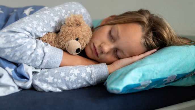 Dal lettone alla cameretta: come abituare il bambino a dormire da solo