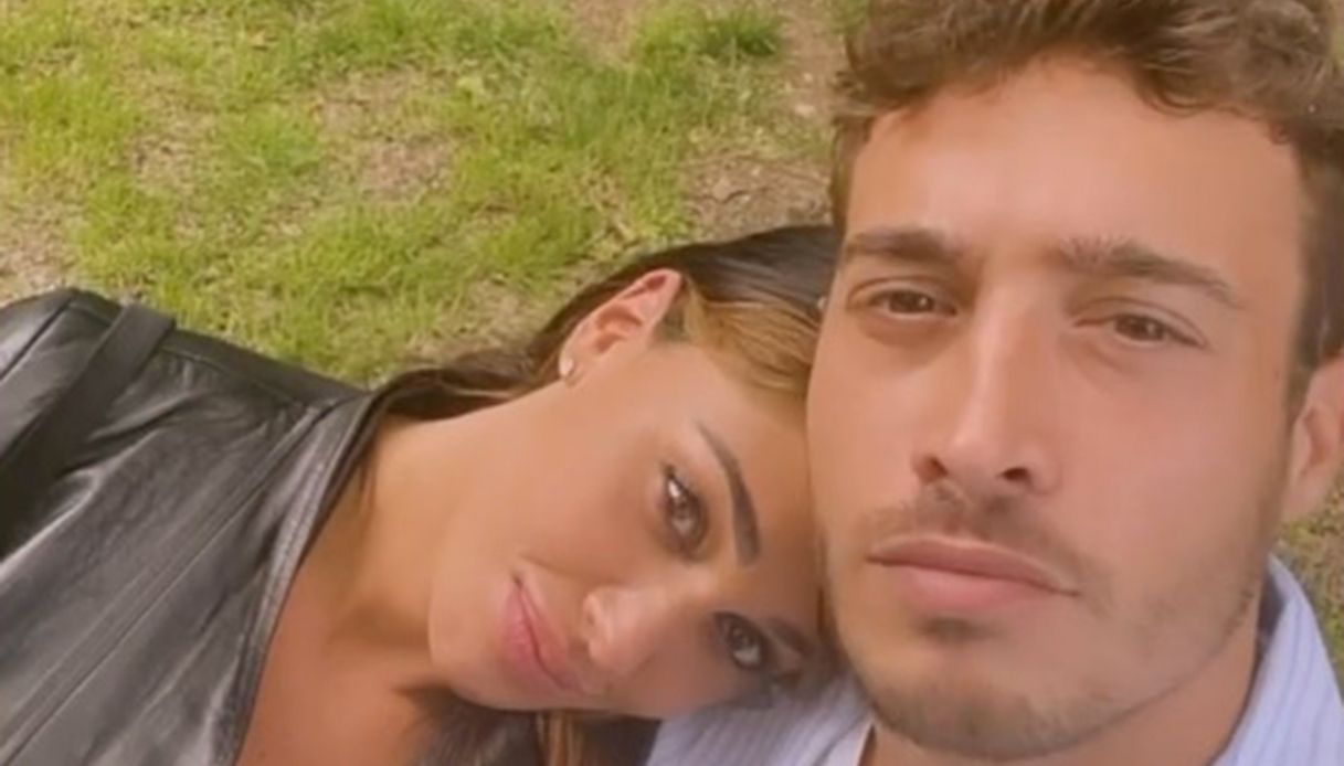 Belen e Antonino, la cena da sogno per il primo anno (con ostriche e champagne)