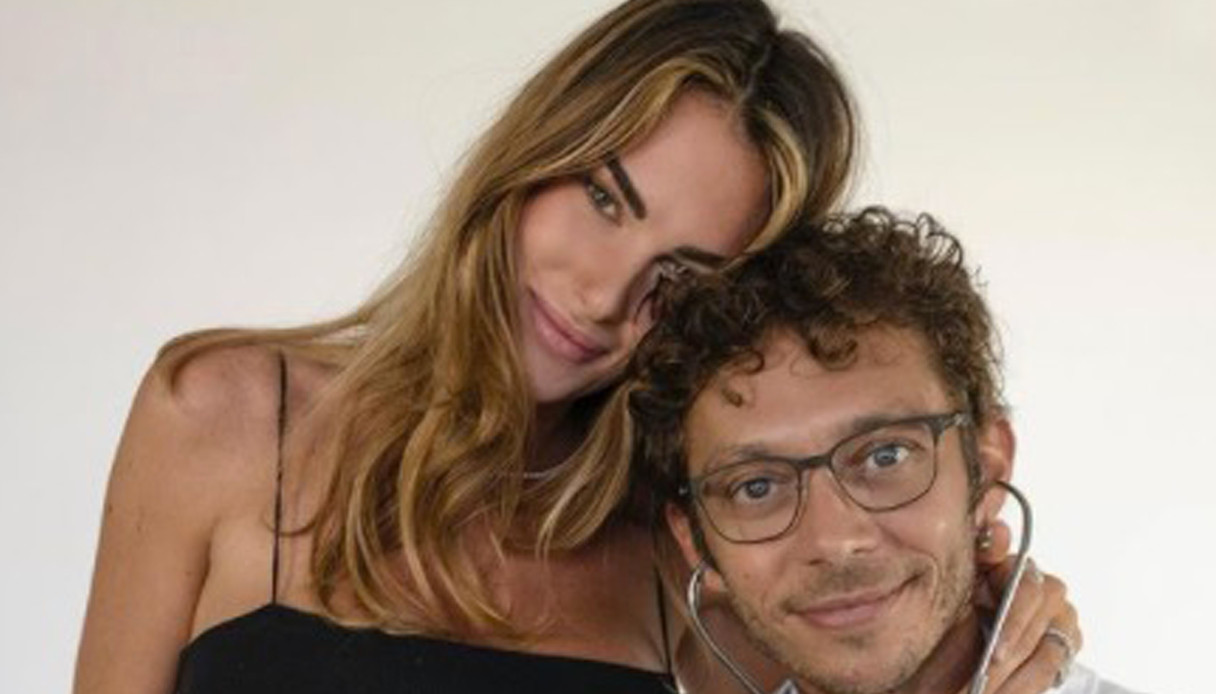 Valentino Rossi papà, Francesca Sofia Novello è incinta: è una bambina
