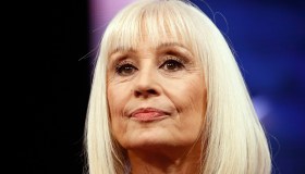 Raffaella Carrà, quegli insulti sul murales a Barcellona che fanno male