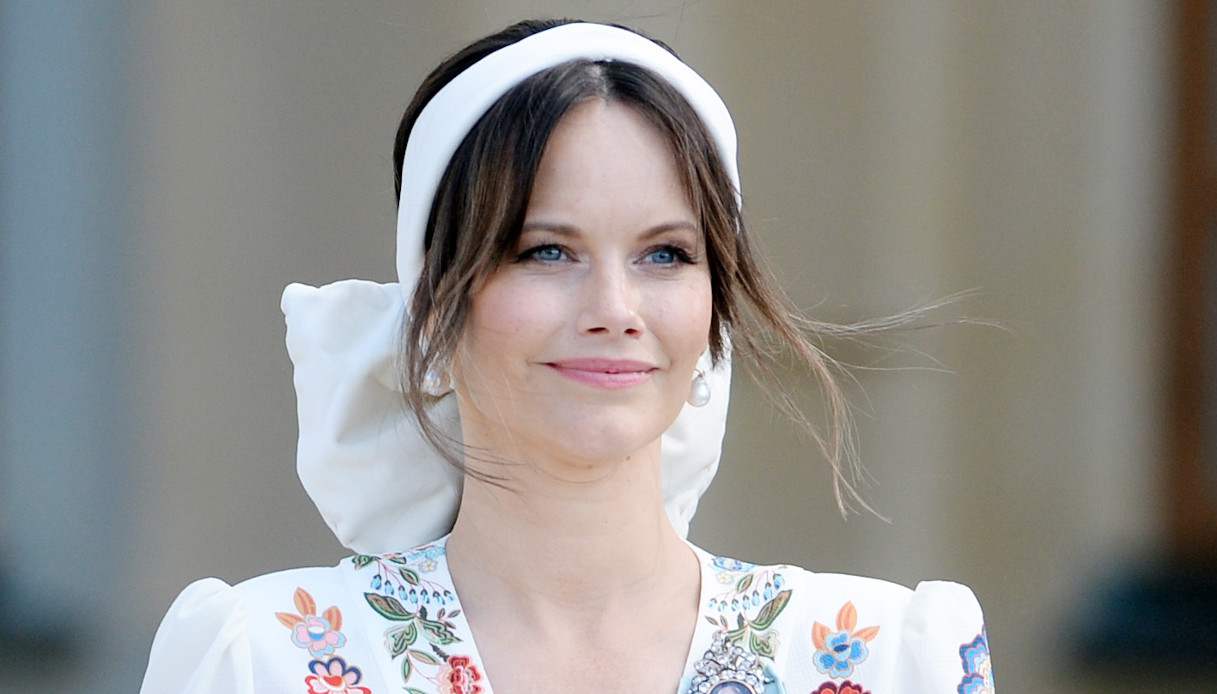 Reali di Svezia, famiglia riunita per il battesimo di Julian. E Sofia osa con i fiori