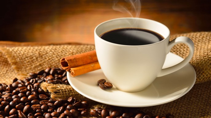 Cosa c’è in una tazzina di caffè: calorie, proprietà e benefici