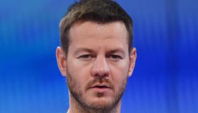 Cattelan al debutto di Da Grande: “Una festa tra amici”. E pensa all’Eurovision