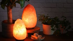 Lampada di sale: proprietà e benefici per la salute