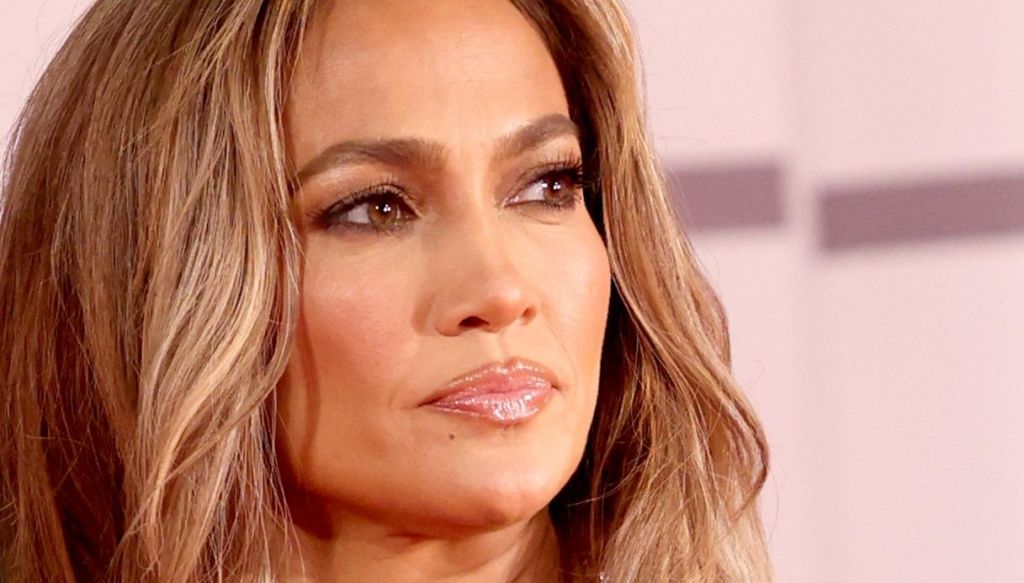 Jennifer Lopez Makeup Overlined Lips