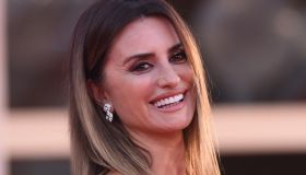 Venezia 2021, Penelope illumina il red carpet. Serena chiude in bellezza