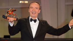 Venezia 2021, Benigni dedica il Leone d’oro alla moglie: emozione infinita