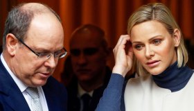 Charlene di Monaco blindata, due guardie del corpo non la perdono di vista