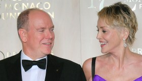 Charlene di Monaco lontana, Alberto al ballo con Sharon Stone