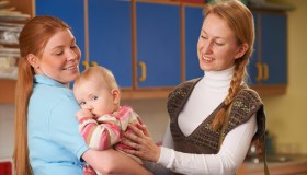 Come affrontare l’ambientamento all’asilo nido: parla la psicologa