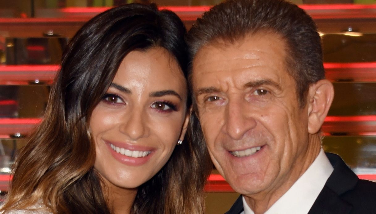 Ezio Greggio e Romina, nozze e figli sono lontani “Stiamo bene così”