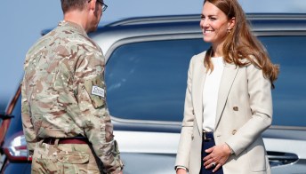 Kate Middleton, il blazer fantastico e i pantaloni a palazzo