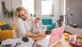 Essere madri oggi è difficile, ma in Italia lo è ancora di più