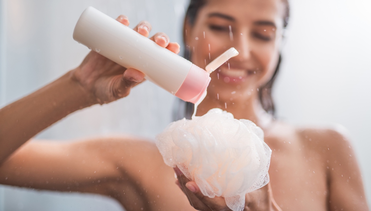 Mettere la crema corpo ogni giorno, anche sotto la doccia