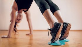 Sliding: esercizi e benefici dell’allenamento con scivolamenti