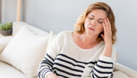 Emicrania, come si manifesta e si affronta