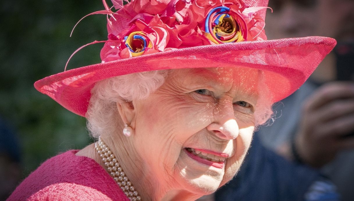 La Regina Elisabetta ricorda il Principe Filippo in un discorso che ferma il tempo