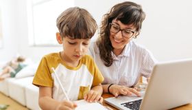 Cosa sono le scuole parentali e i loro benefici