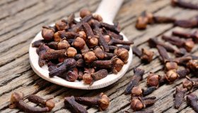 Chiodi di garofano: proprietà, benefici e come utilizzarli