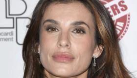 Elisabetta Canalis, estate infinita: in bikini bianco è divina