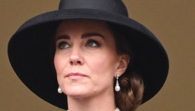 Kate Middleton elegantissima al Remembrance Sunday. E Carlo sostituisce la Regina