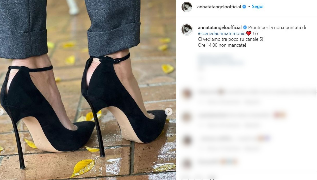 Anna Tatangelo le scarpe su Instagram