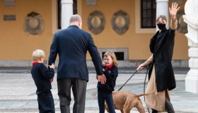 Charlene di Monaco è a casa: nuovo look e foto di famiglia