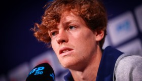 Sinner, amore finito per colpa dei social. O è solo paura di impegnarsi?