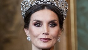 Letizia di Spagna, incredibile con l’abito da sera di H&M. Senza speranza le altre