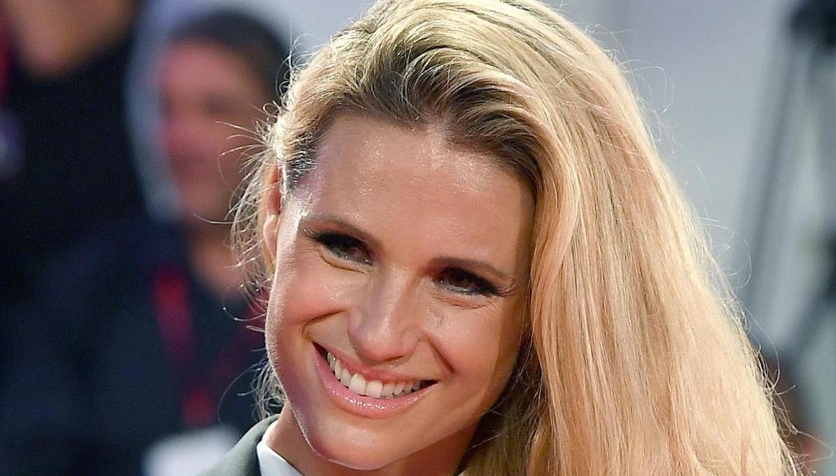 Michelle Hunziker in pigiama su Instagram: il video è uno spasso