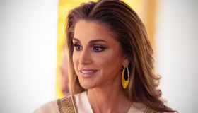Rania di Giordania, l’abito da Regina che solo lei può indossare. E Camilla si riscatta