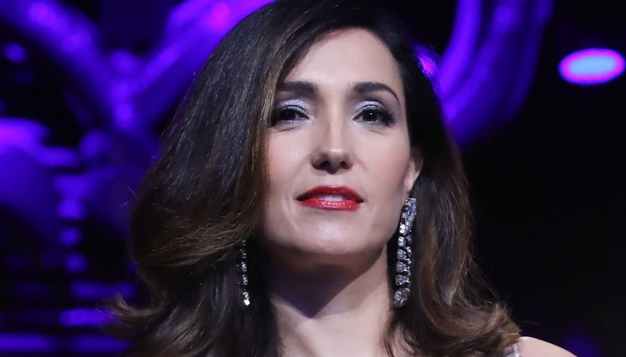 Caterina Balivo da capogiro: paillettes e scollatura profonda su Instagram