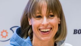 Festa di Natale, Mara instancabile: gara di generosità nel ricordo di Frizzi