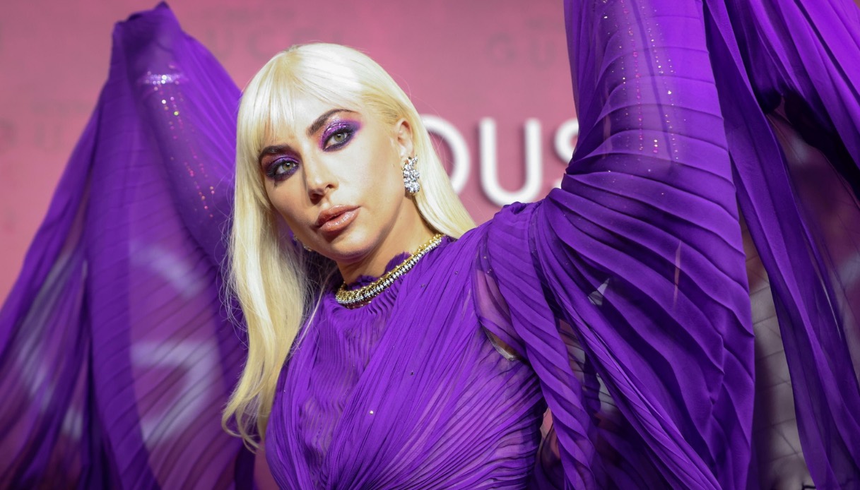 Lady Gaga e il colore Pantone 2022