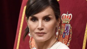 Letizia di Spagna, la sua vacanza in famiglia. Ma Leonor non c’è